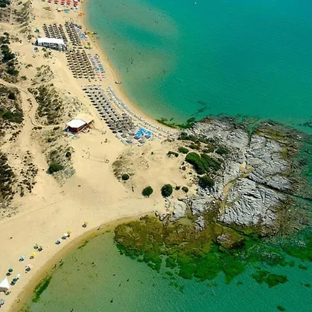 Dimitris 80m From The Néa Péramos