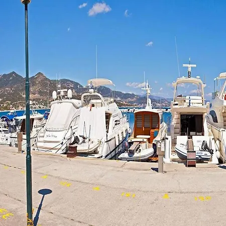 Dimitris 80m From The Néa Péramos